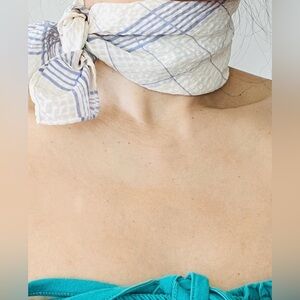 Vintage, floral & feminine handkerchief or neck scarf💐